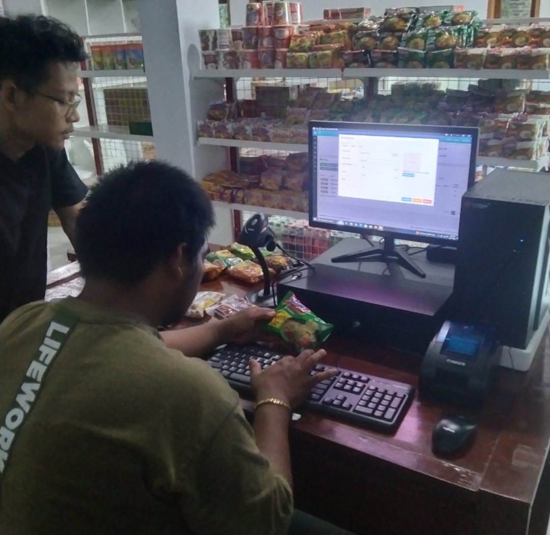Training Penggunaan Aplikasi Kasir Minimarket di Indramayu